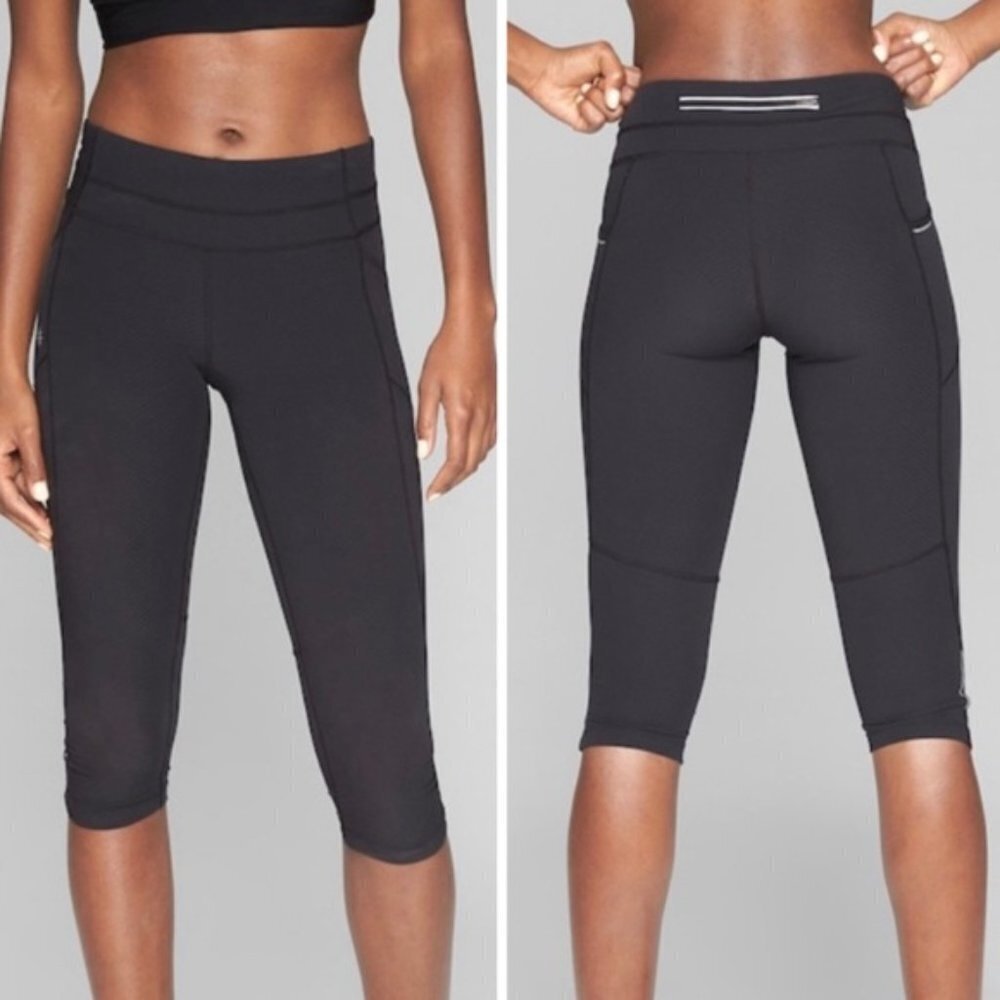 Athleta Dobby Be Free Knicker Capri Black Pant